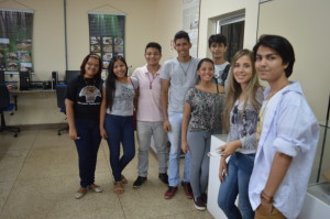 Alunos da escola Gabriel de Almeida Café recebidos pelos estagiários Juliana Belfor e Queiton Carmo dos Santos.