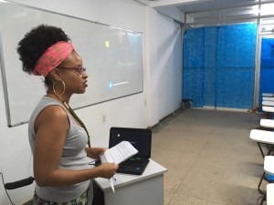 Profa. Me. Lucinéia Alves fez a mediação do debate em "Menino 23" (2016)